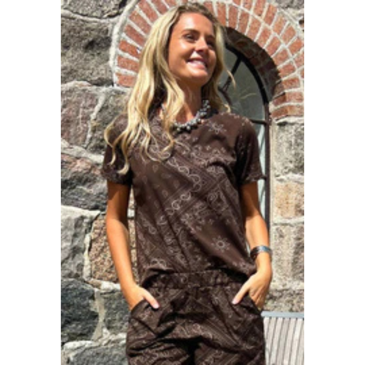 Bczelda t-shirt - Coffee paisley